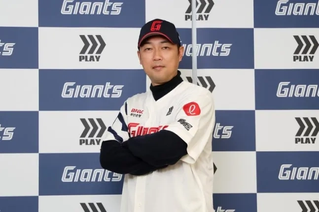 2025년 팀 평균자책점 2.21 한신을 만든 투수코치 롯데 카네무라 사토루 프로필 2025년 팀 평균자책점 2.21 한신을 만든 투수코치 롯데 카네무라 사토루 프로필